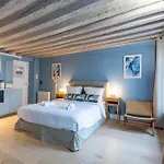 Beautiful Apartment In The Marais District